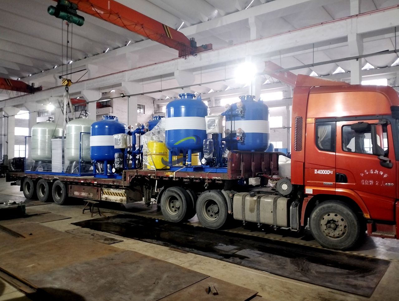 直發(fā)蘇州全自動(dòng)軟水器2套、石英砂過(guò)濾器4套、全自動(dòng)加藥裝置2套